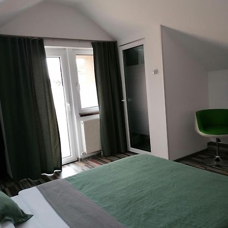 Отель Rasnov Retreat Экстерьер фото
