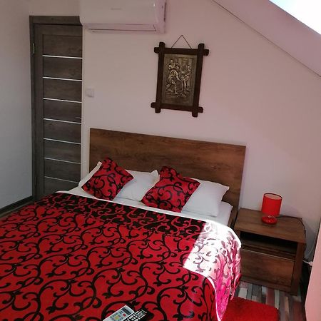Отель Rasnov Retreat Экстерьер фото
