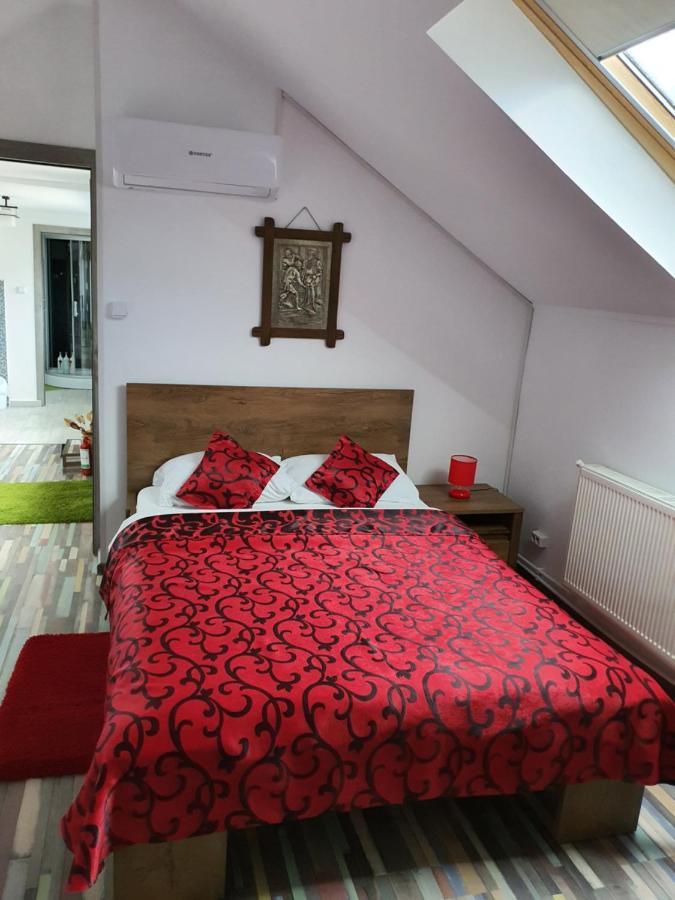 Отель Rasnov Retreat Экстерьер фото