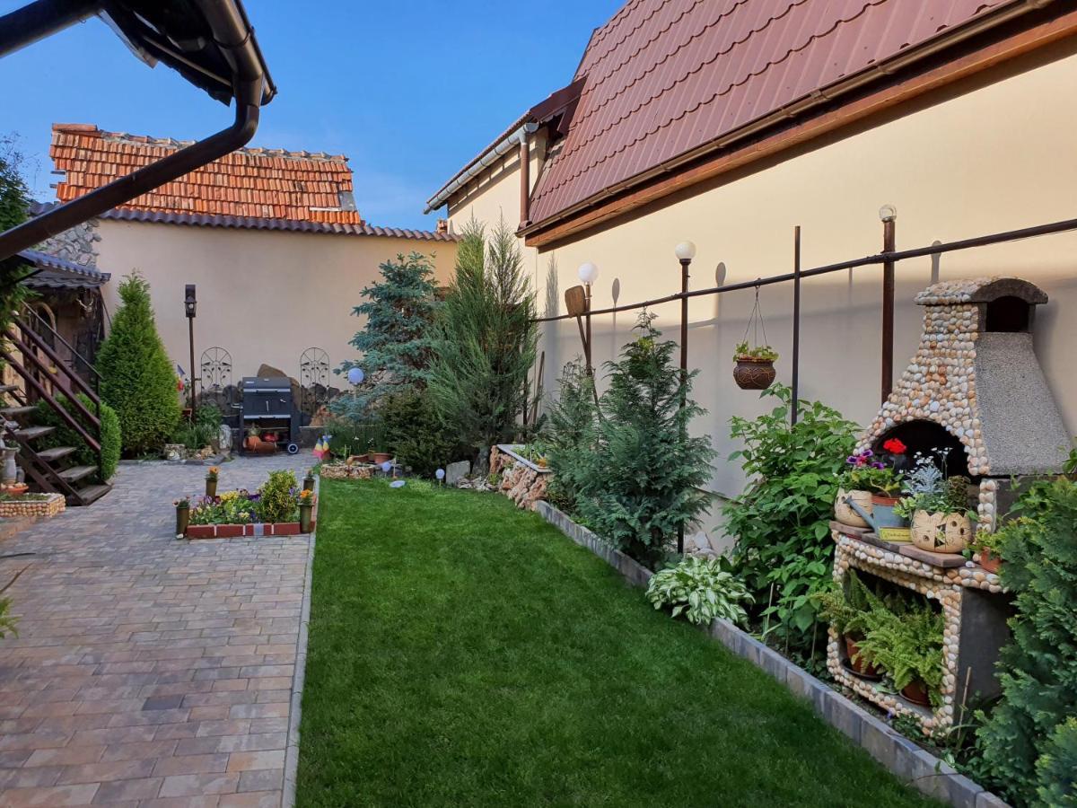 Отель Rasnov Retreat Экстерьер фото