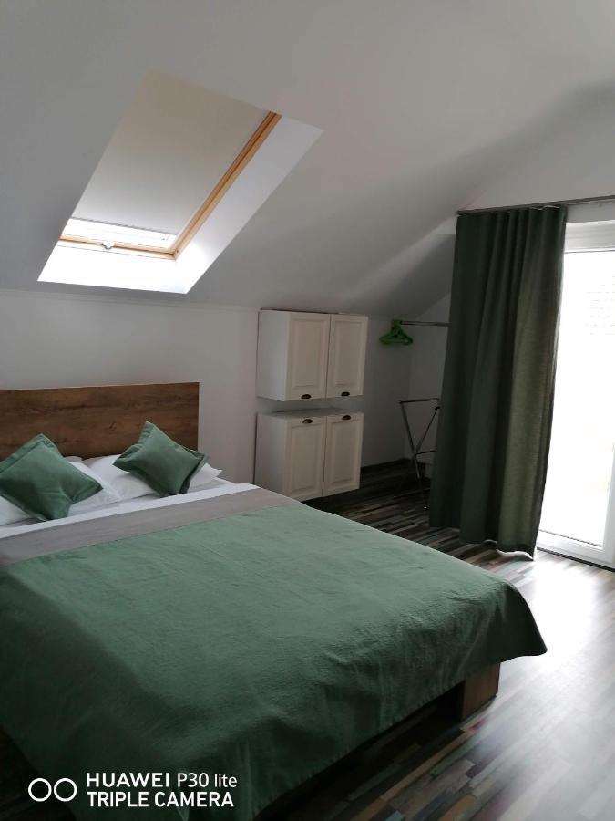 Отель Rasnov Retreat Экстерьер фото
