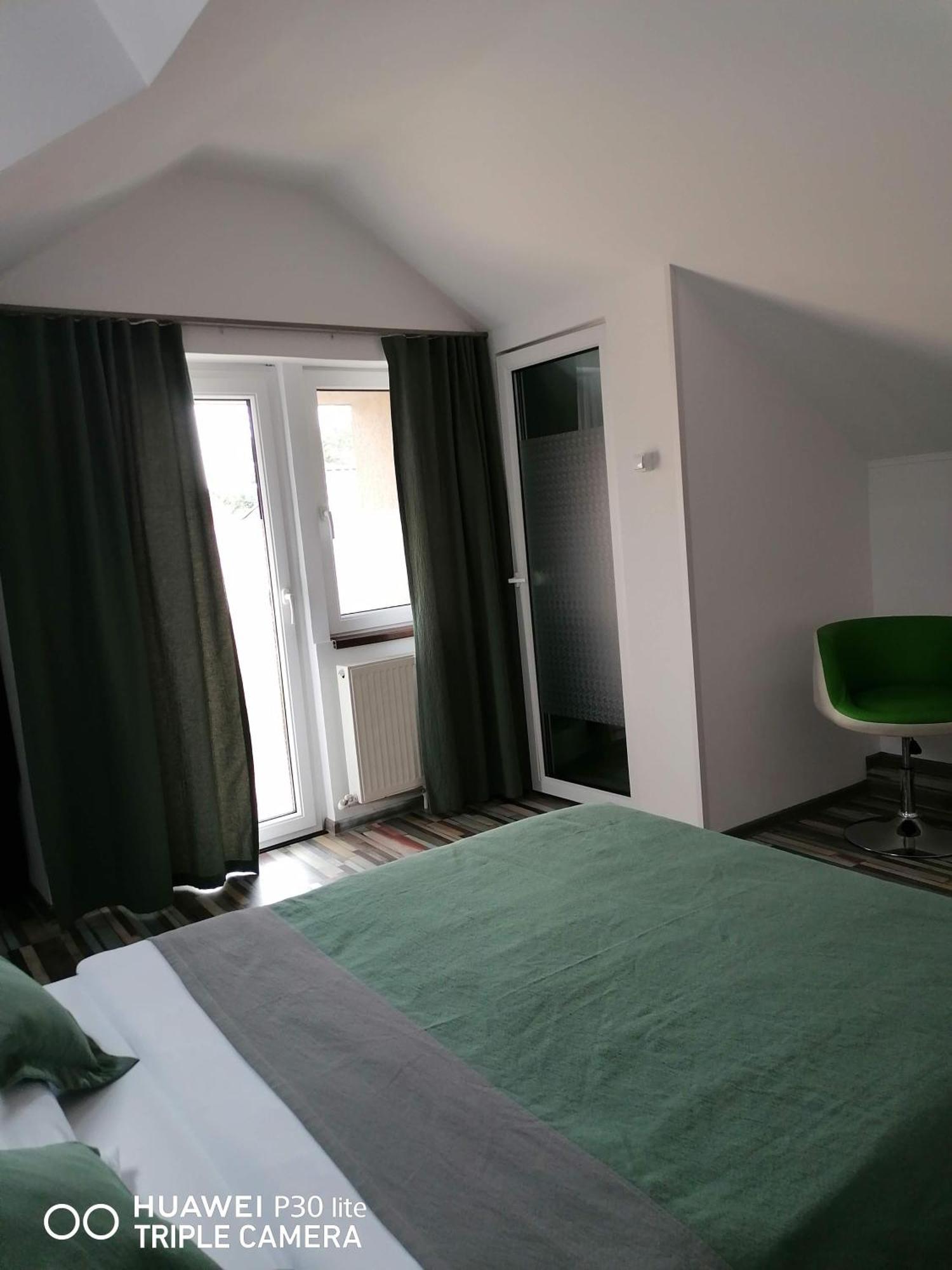 Отель Rasnov Retreat Экстерьер фото