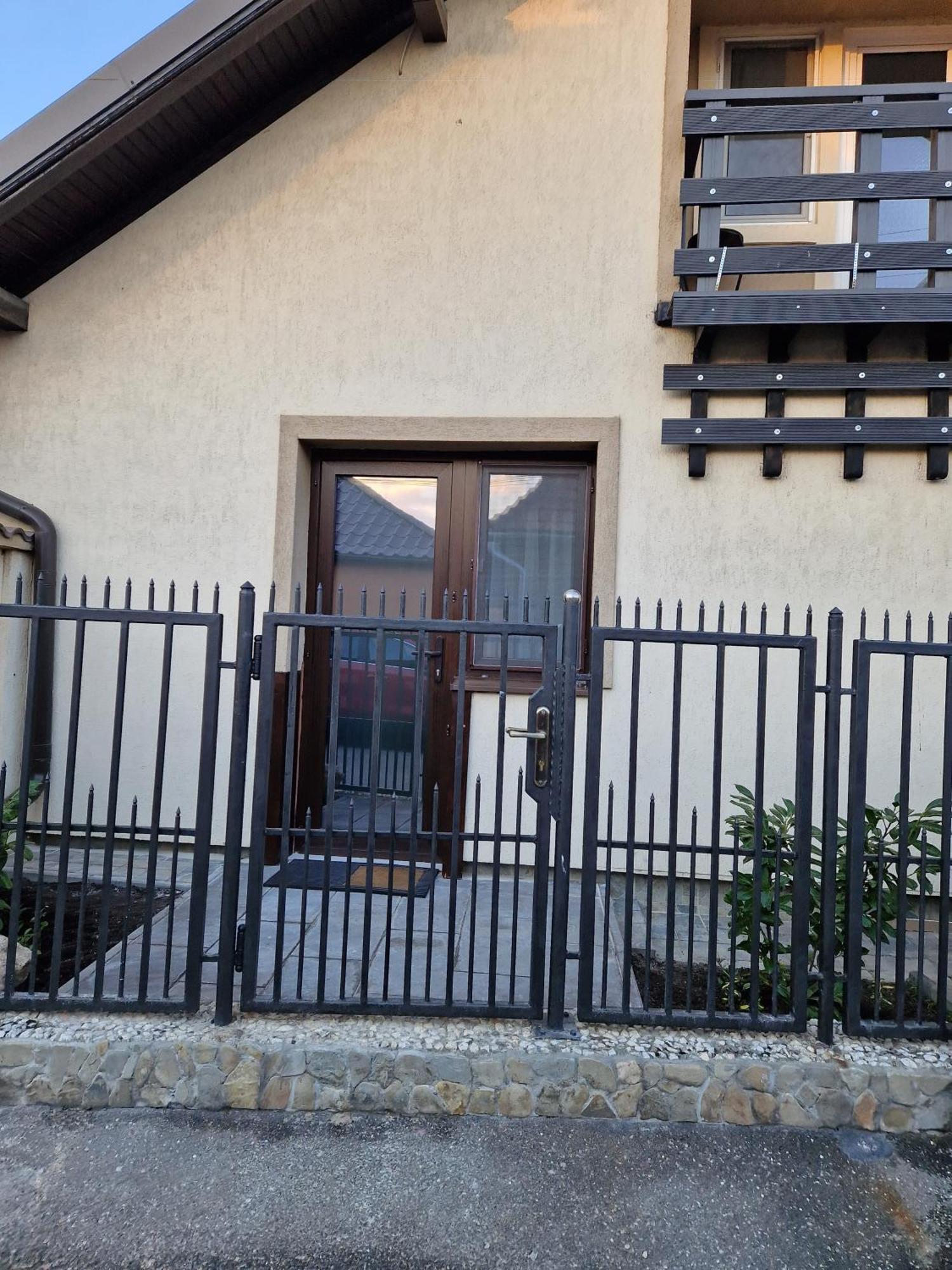 Отель Rasnov Retreat Экстерьер фото